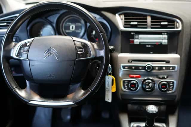Citroën C4 (2015) thumbnail 2