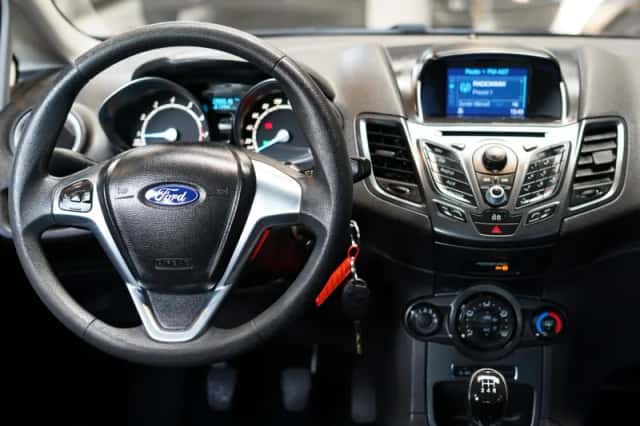 Ford Fiesta (2015) thumbnail 2