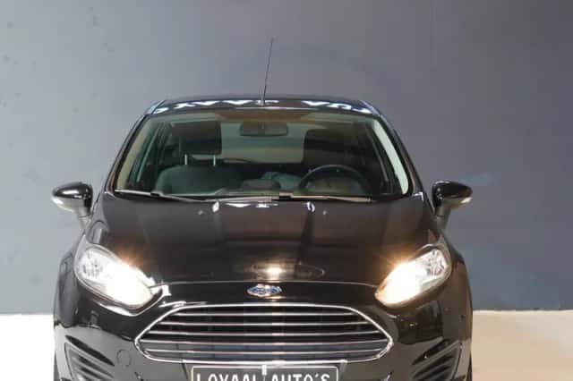 Ford Fiesta (2015) thumbnail 3