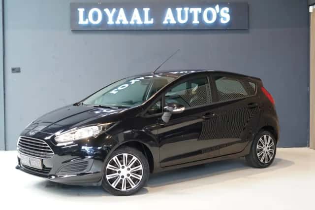 Ford Fiesta (2015) thumbnail 4