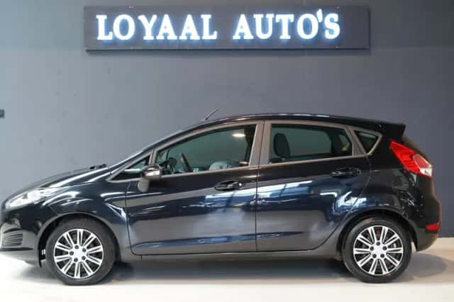 Ford Fiesta (2015) thumbnail 5