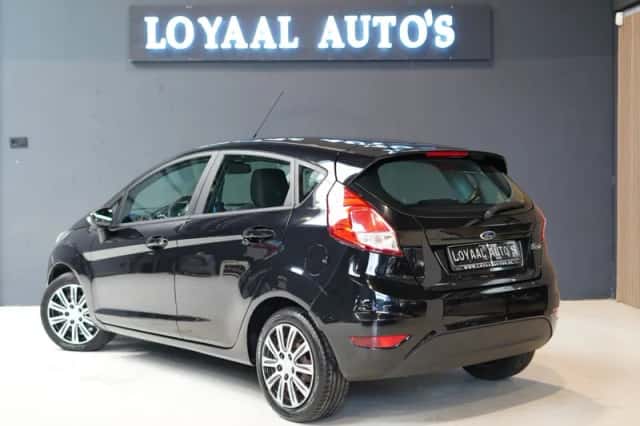 Ford Fiesta (2015) thumbnail 6