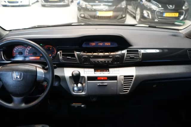 Honda FR-V (2004) thumbnail 2