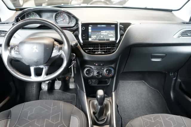 Peugeot 2008 (2016) thumbnail 2