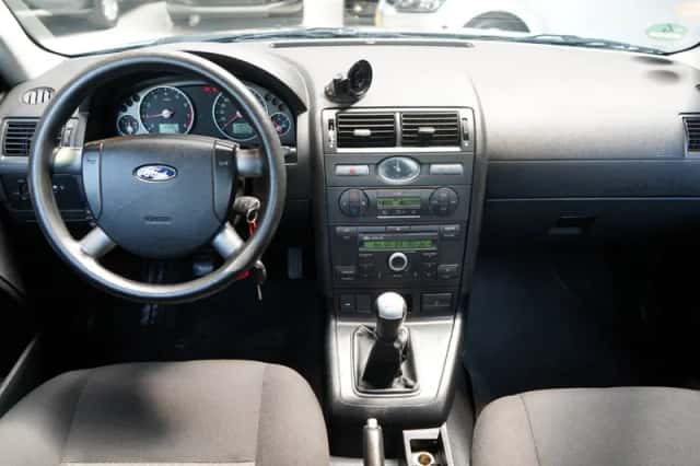 Ford Mondeo (2004) thumbnail 2