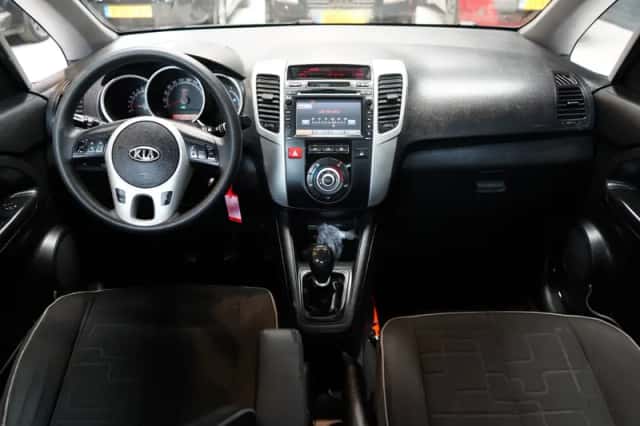 Kia Venga (2011) thumbnail 2