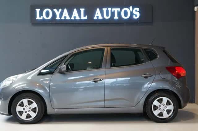 Kia Venga (2011) thumbnail 5
