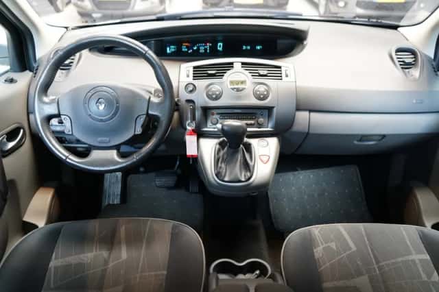 Renault Scénic (2004) thumbnail 2