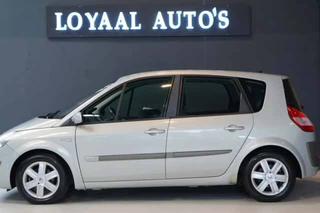 Renault Scénic (2004) thumbnail 5