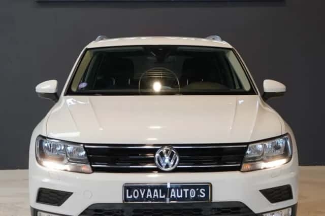Volkswagen Tiguan (2016) thumbnail 2