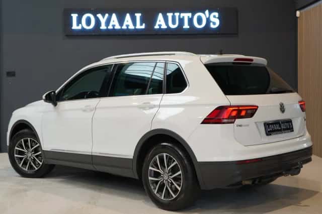 Volkswagen Tiguan (2016) thumbnail 6