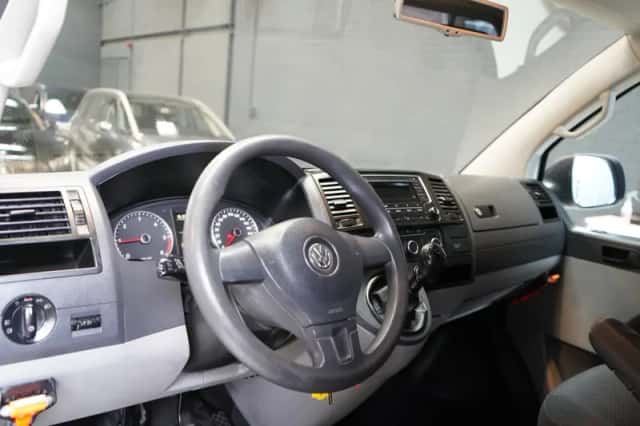 Volkswagen Transporter (2011) thumbnail 2