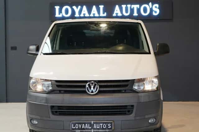 Volkswagen Transporter (2011) thumbnail 3