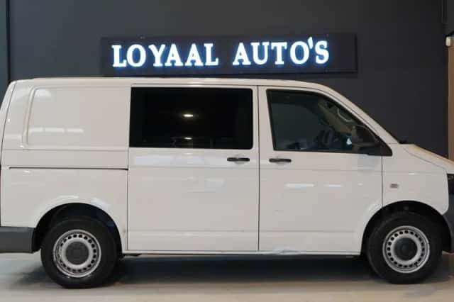 Volkswagen Transporter (2011) thumbnail 6