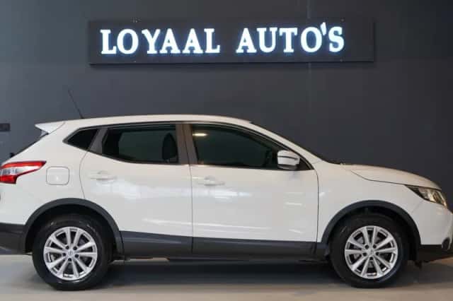Nissan Qashqai (2015) thumbnail 5