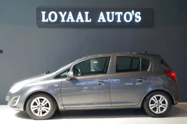 Opel Corsa (2011) thumbnail 4