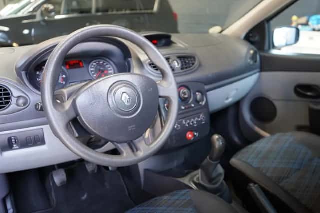 Renault Clio (2007) thumbnail 2