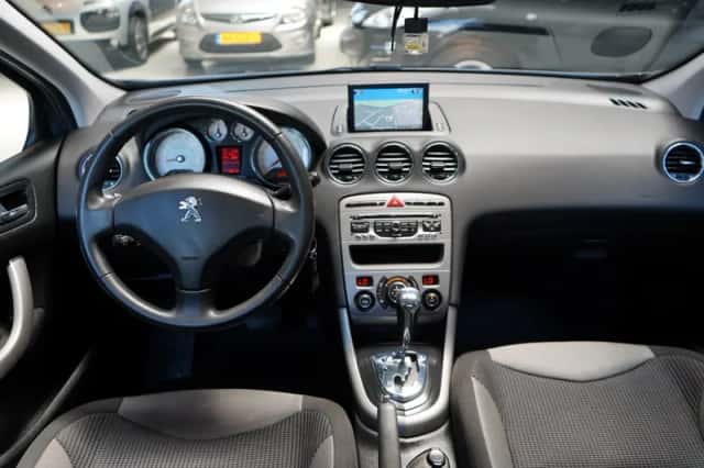 Peugeot 308 (2013) thumbnail 2