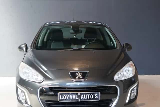 Peugeot 308 (2013) thumbnail 3