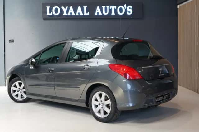 Peugeot 308 (2013) thumbnail 6