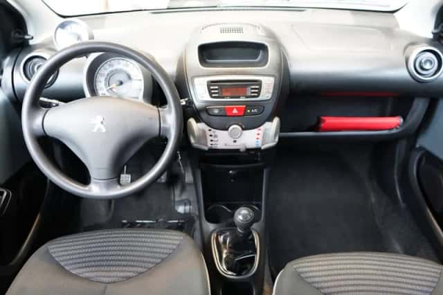 Peugeot 107 (2012) thumbnail 2