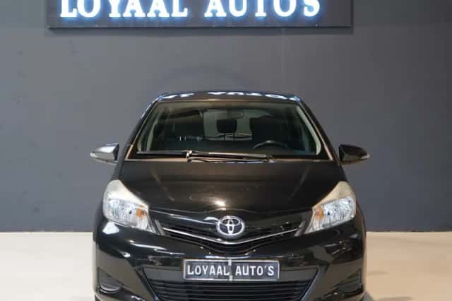 Toyota Yaris (2011) thumbnail 3