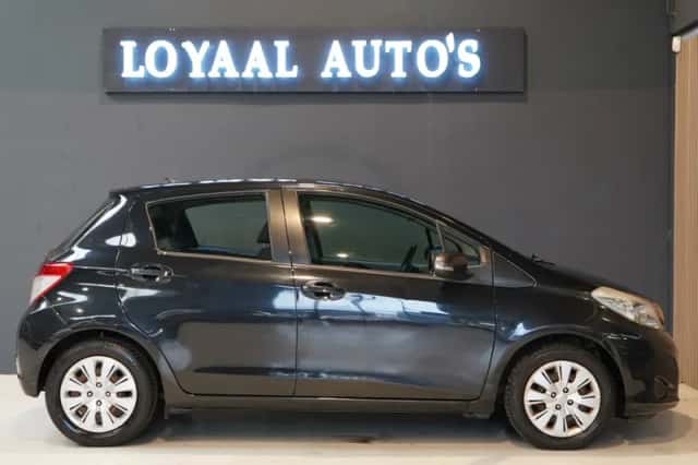 Toyota Yaris (2011) thumbnail 6