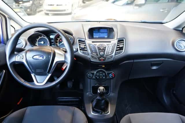 Ford Fiesta (2015) thumbnail 2