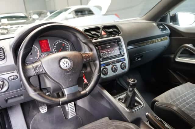 Volkswagen Scirocco (2009) thumbnail 2