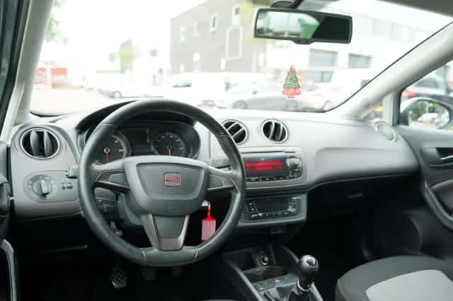 SEAT Ibiza (2012) thumbnail 2