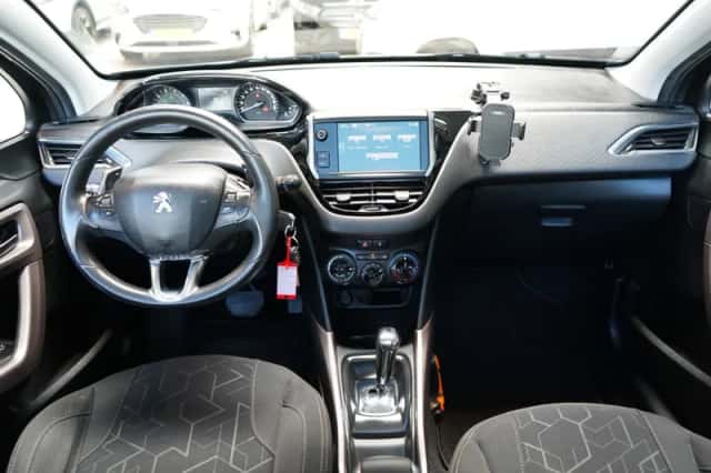Peugeot 2008 (2015) thumbnail 2