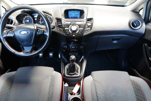 Ford Fiesta (2015) thumbnail 2