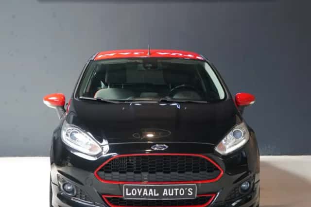 Ford Fiesta (2015) thumbnail 3