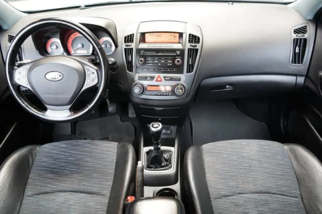 Kia Ceed (2009) thumbnail 2