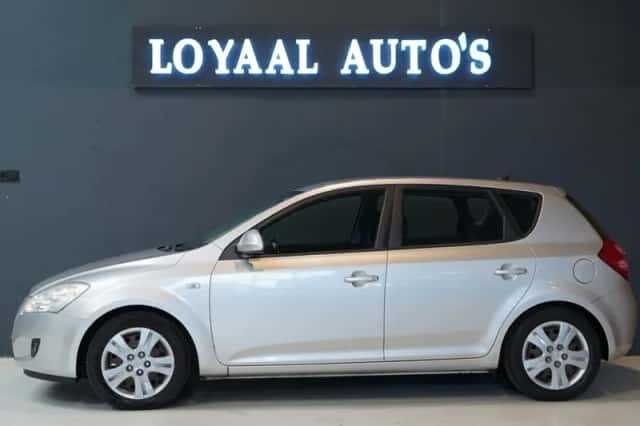 Kia Ceed (2009) thumbnail 5