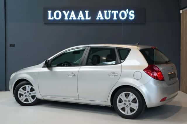 Kia Ceed (2009) thumbnail 6