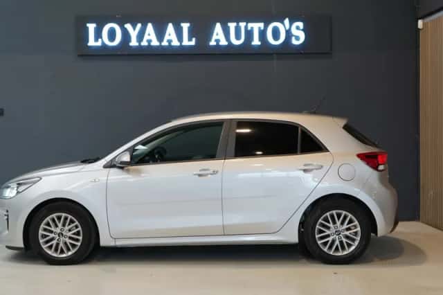 Kia Rio (2018) thumbnail 5