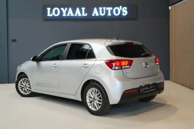 Kia Rio (2018) thumbnail 6