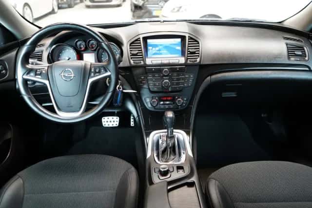 Opel Insignia (2011) thumbnail 2