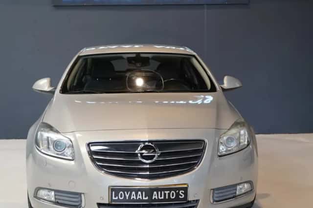 Opel Insignia (2011) thumbnail 3
