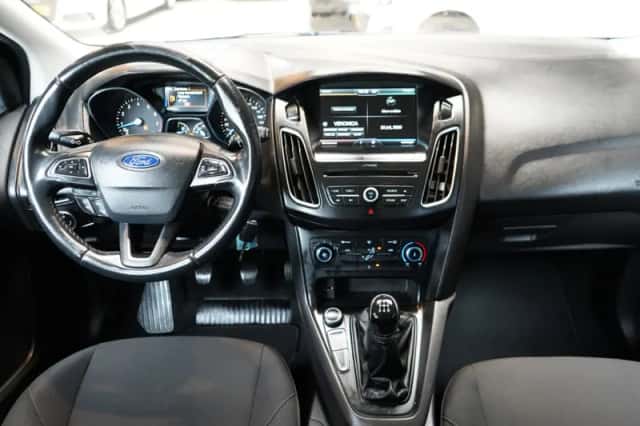 Ford Focus (2015) thumbnail 2