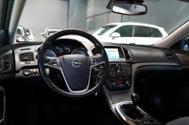 Opel Insignia (2012) thumbnail 2