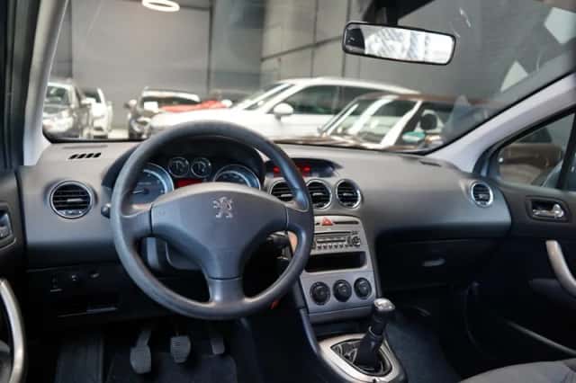 Peugeot 308 (2008) thumbnail 2
