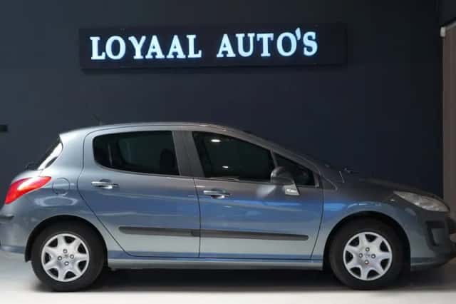 Peugeot 308 (2008) thumbnail 6