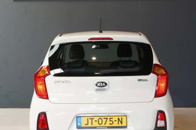 Kia Picanto (2016) thumbnail 5