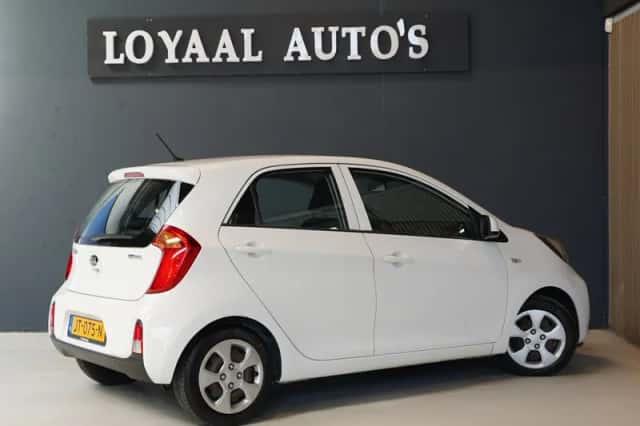 Kia Picanto (2016) thumbnail 6
