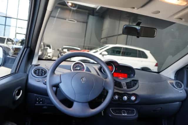 Renault Twingo (2012) thumbnail 2