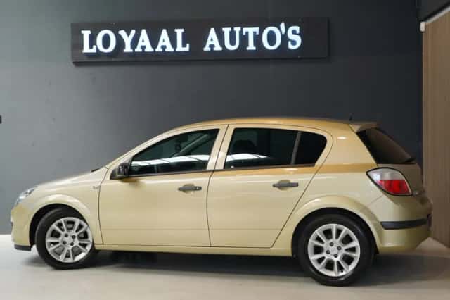 Opel Astra (2005) thumbnail 4