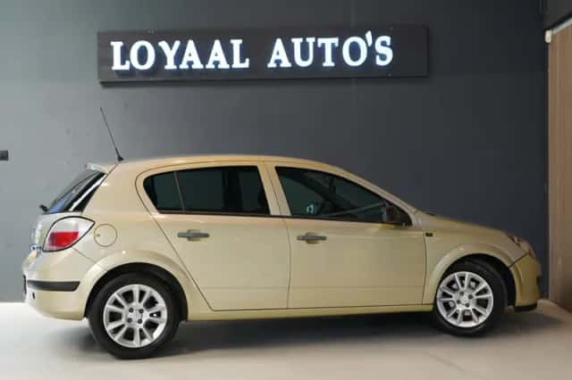 Opel Astra (2005) thumbnail 6