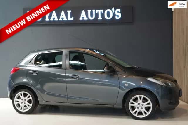 Mazda 2 (2010) thumbnail 1